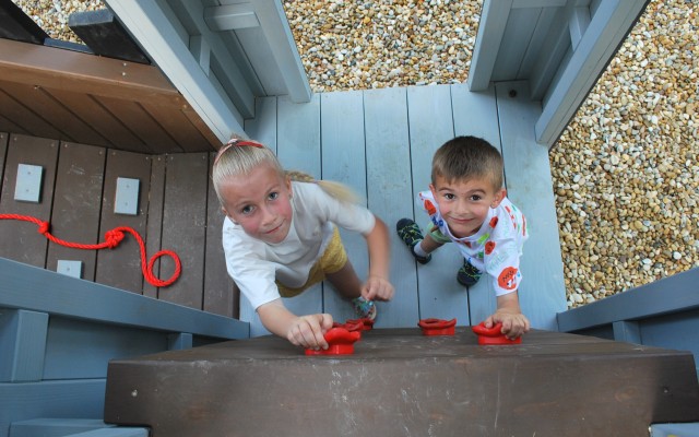 Drewniany plac zabaw dla dzieci – na co zwrócić uwagę?