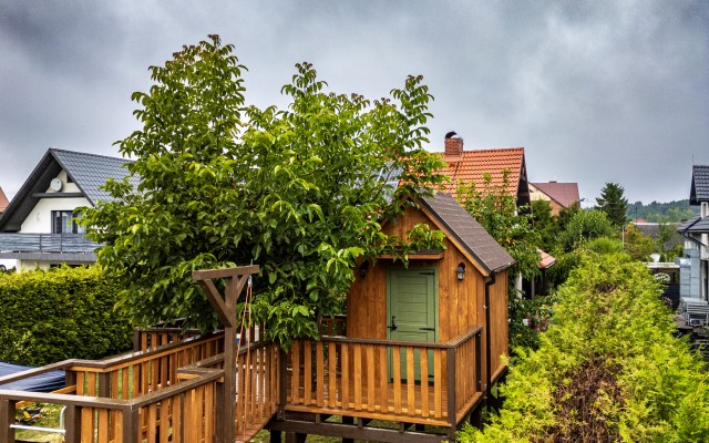 Domek na drzewie z placem zabaw | Realizacja Krokiewka