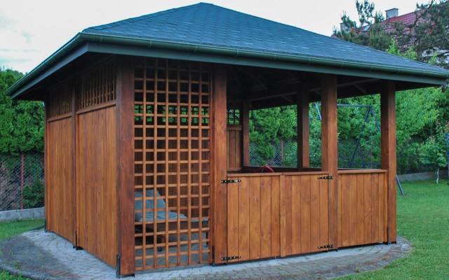 Kiedy warto zrobić drewniany projekt na zamówienie zamiast kupować gotowy?