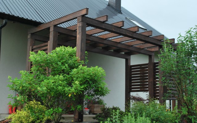 Eko-ogród z architekturą drewnianą