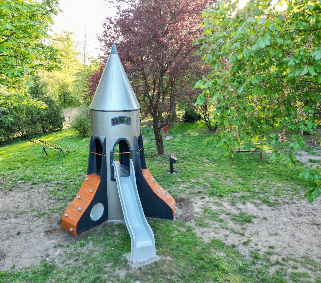 plac zabaw rakieta kosmiczna-25 A (3).jpg