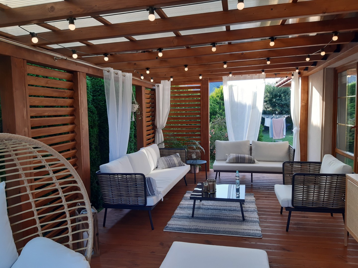 zadaszenie tarasu jako drugi salon.jpg