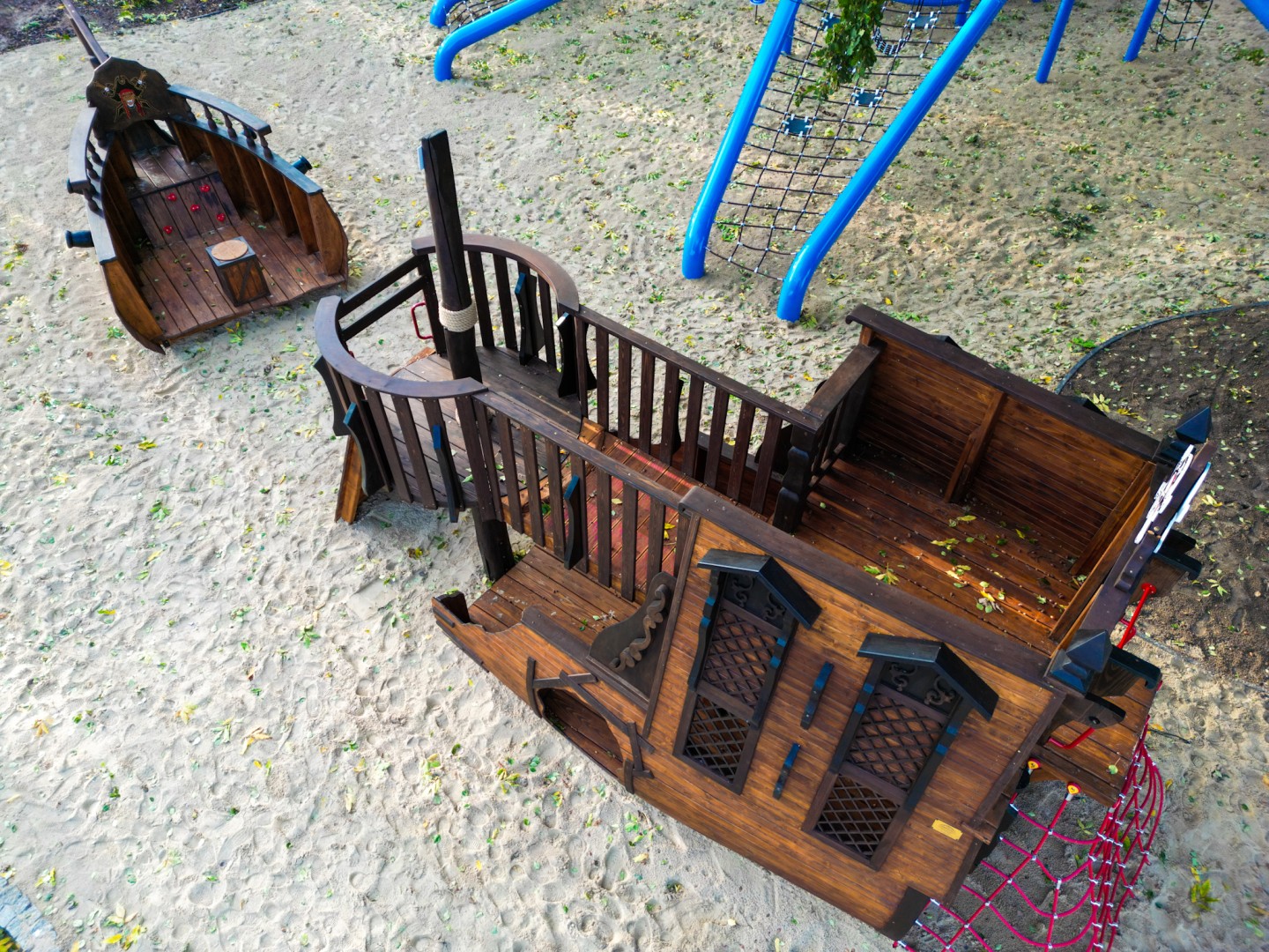 plac zabaw w kształcie wraku statku