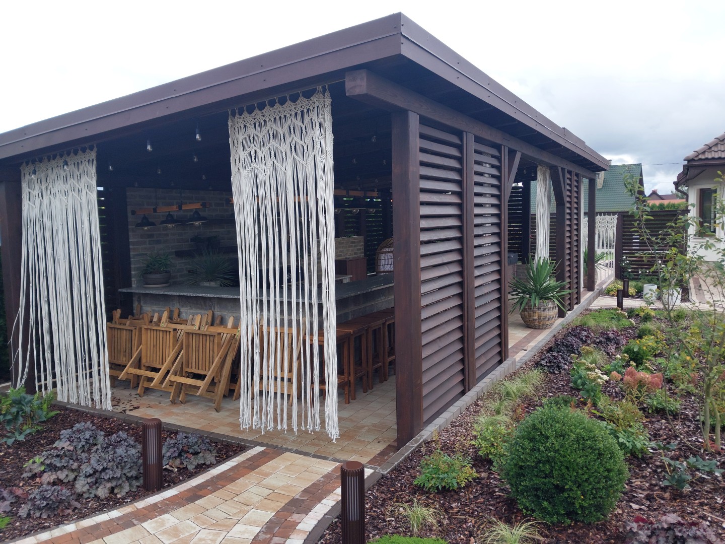 aranżacja altany ogrodowej