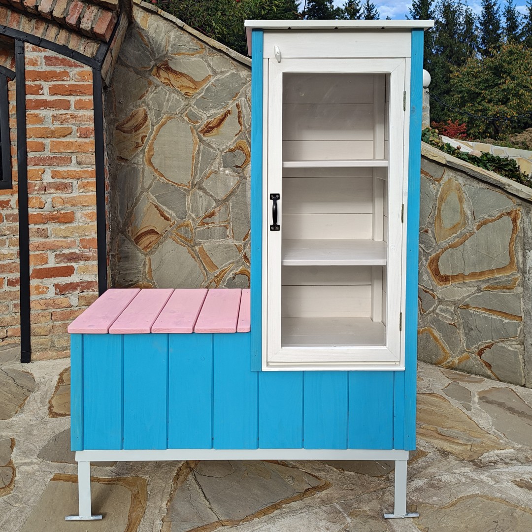 Biblioteczka plenerowa dla dzieci z siedziskiem w Warszawie