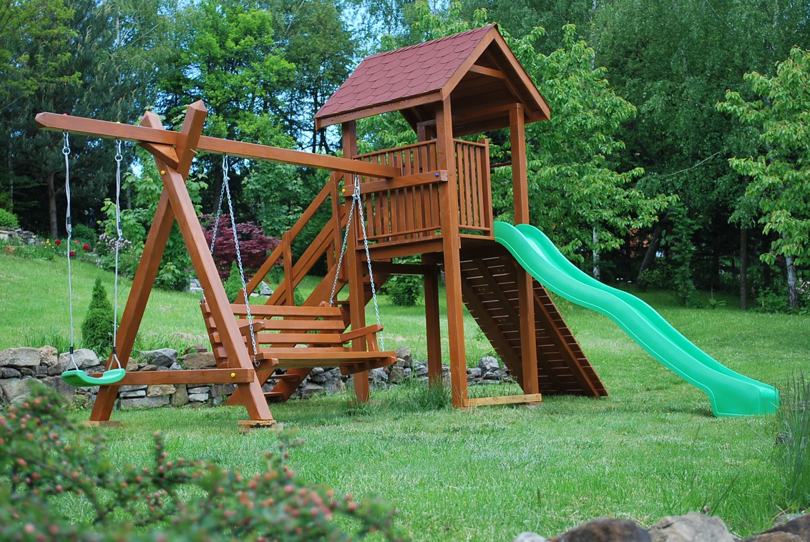 drewniany ogrodowy placz zabaw dla dzieci.JPG