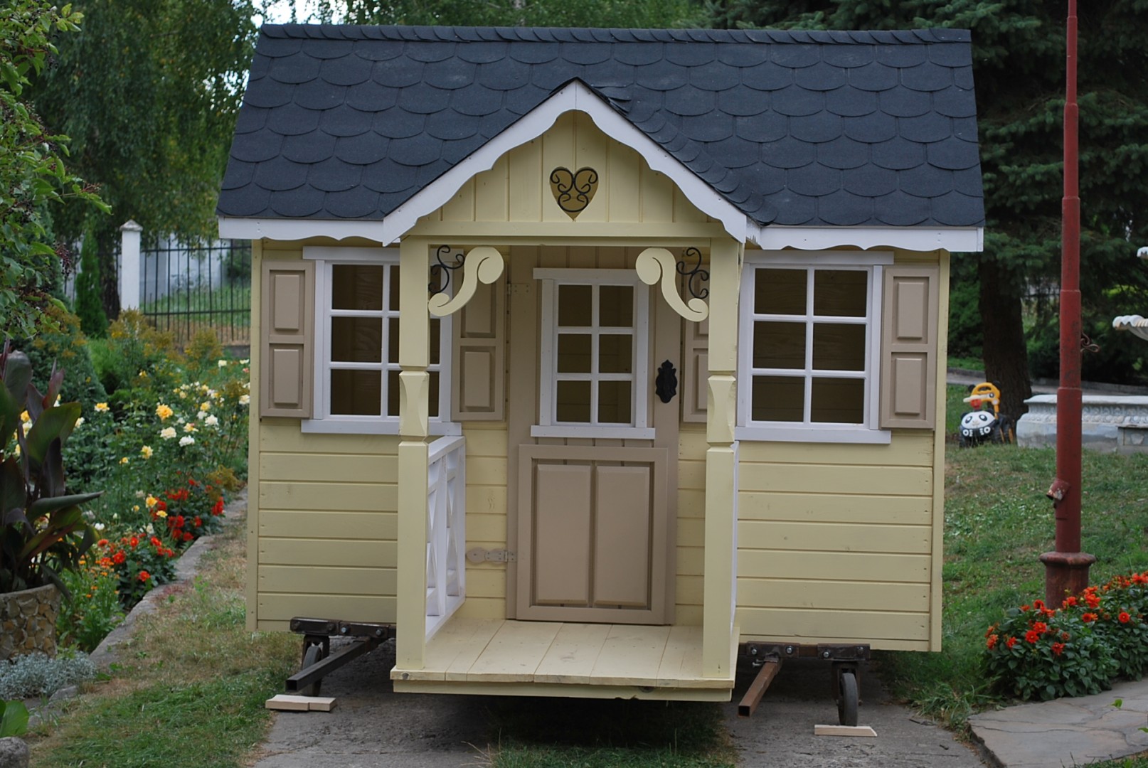 domek dla dzieci w stylu angielskim.JPG