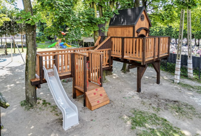 Domek na drzewie w Mikołowie