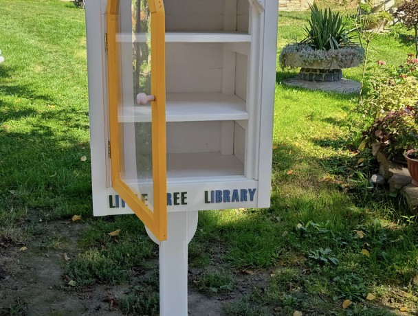 Biblioteczka plenerowa do przedszkola