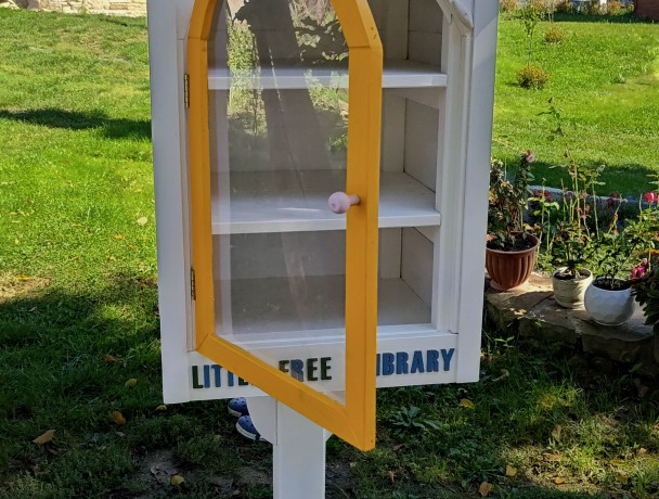 Gablota plenerowa na książki