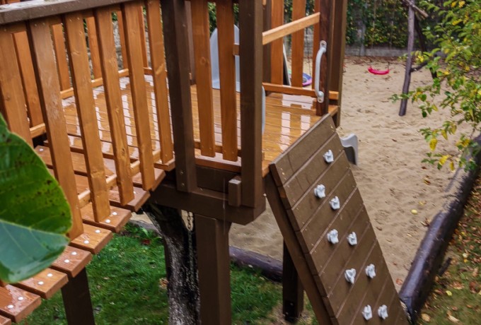 domek na drzewie 18 z placem zabaw (11).jpg